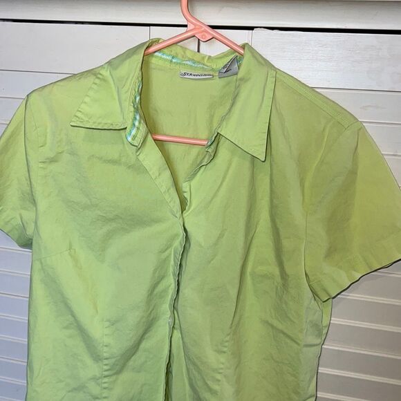 St. John’s Bay short sleeve button down shirt, size medium. - Picture 2 of 4